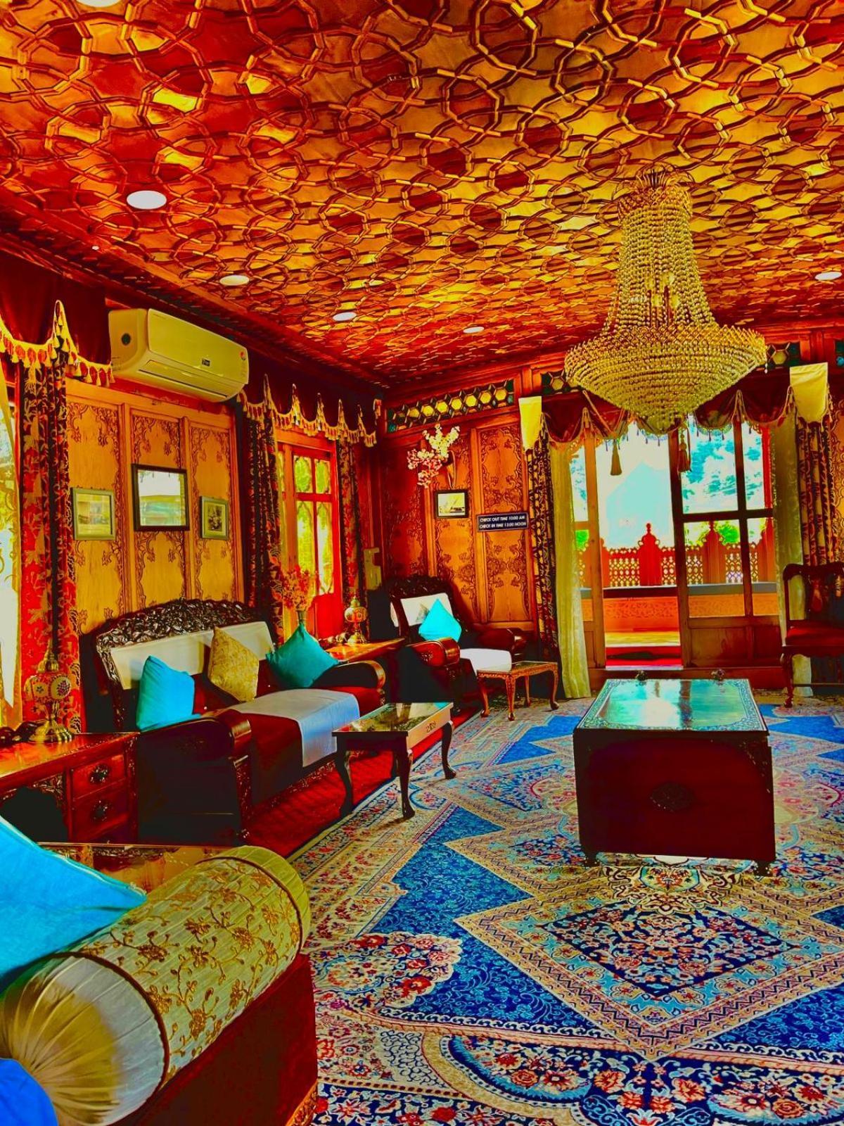 Hotel Crown Of India Group Of Houseboats à Srīnagar Extérieur photo