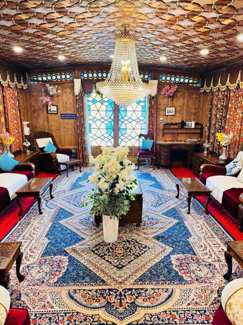 Hotel Crown Of India Group Of Houseboats à Srīnagar Extérieur photo