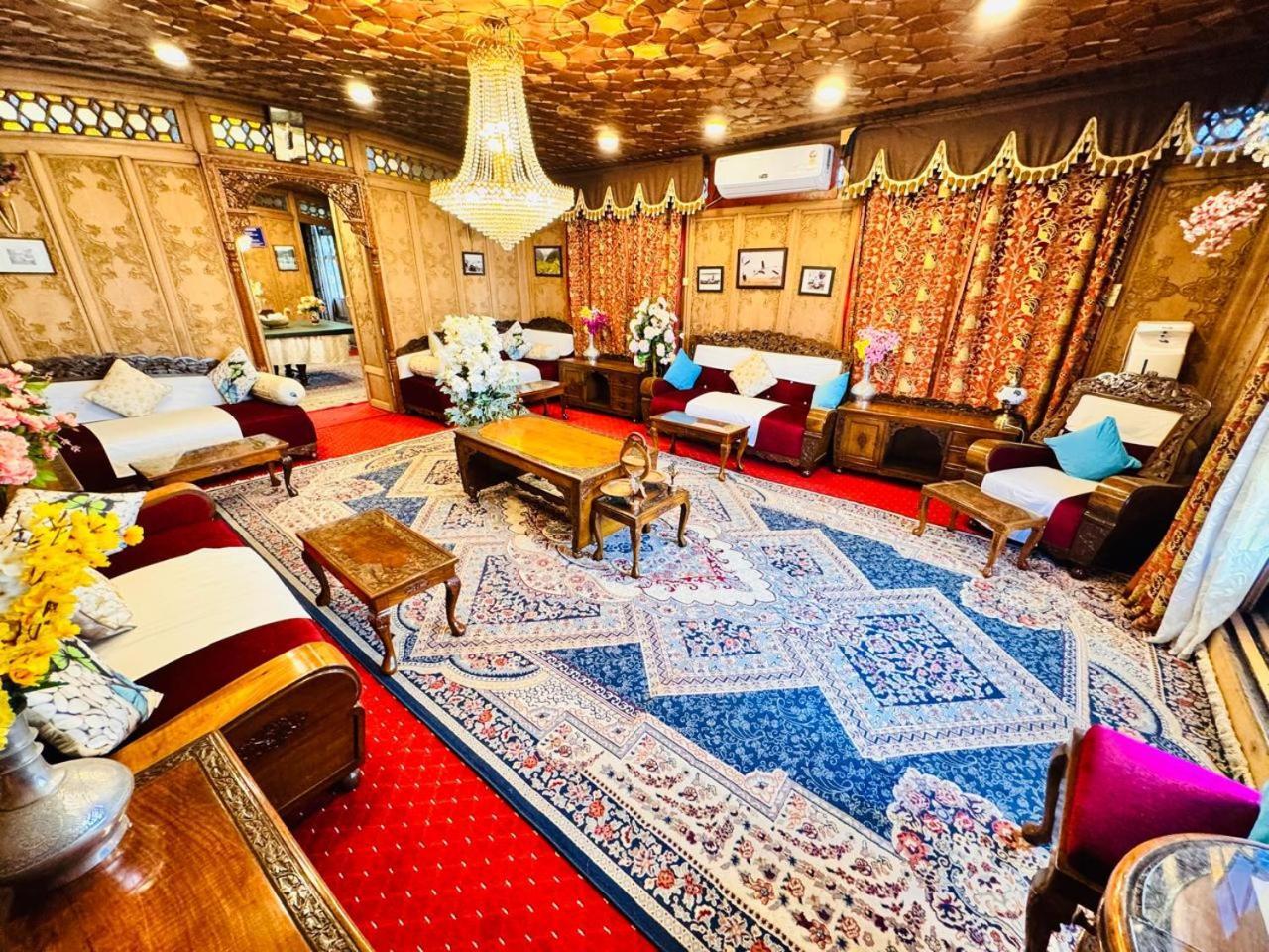 Hotel Crown Of India Group Of Houseboats à Srīnagar Extérieur photo